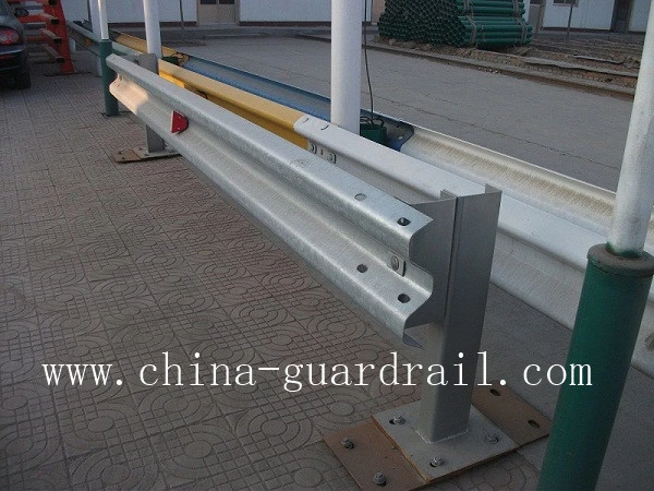 Three-Beam Tiekaiteiden Hot Dipped Galvanized Highway Barrier